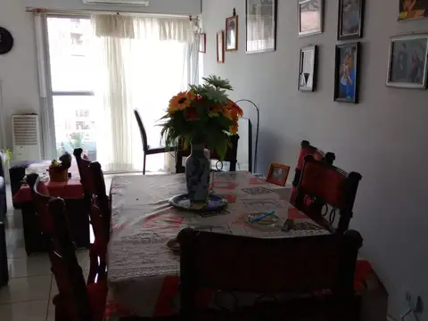 3 AMBIENTES AL FRENTE CON BALCON MUY LUMINOSO