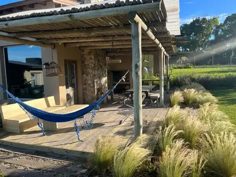 Casa 5 ambientes con 3 baños