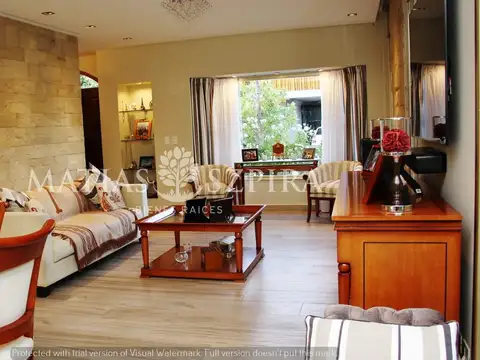 Casa en Venta con 6 cocheras