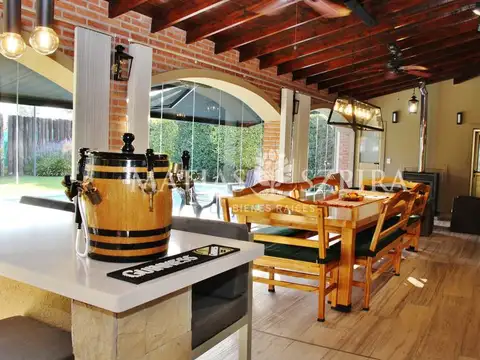 Casa en Venta con 6 cocheras