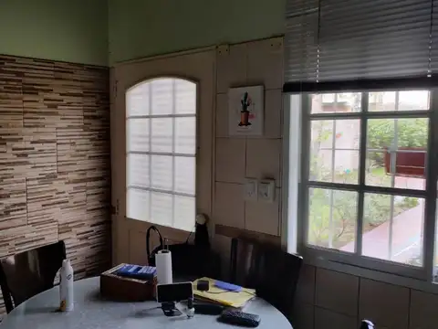 *CHALET DE 5 AMB. SOBRE LOTE DE 10 X 28   *MUY BUEN ESTADO GENERAL!