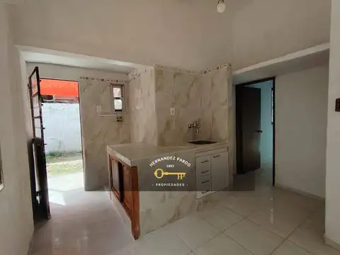 Casa 2 ambientes con 1 baño