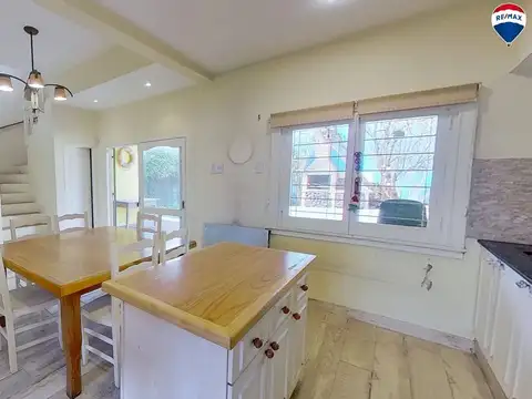 Casa 4 ambientes con 2 baños
