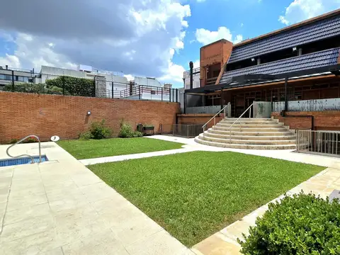 Venta Casa 5 ambientes en Villa Devoto con cocheras, jardín, piscina, suite. 3 plantas