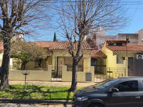 Casa 3 Ambientes en Villa Bosch con Jardín, Patio y Cochera – Excelente Ubicación