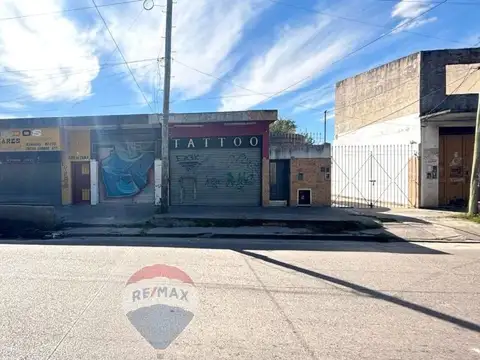 VENTA CASA + 3 LOCALES COMERCIALES, EN CASTELAR