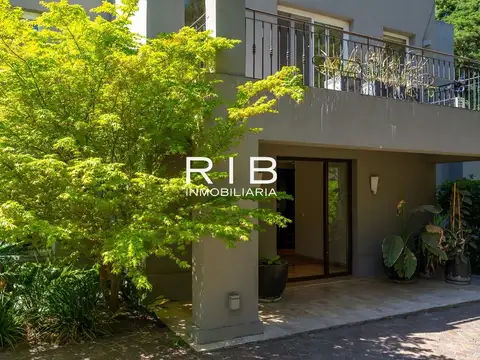 Casa en Alquiler con 4 cocheras