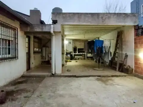 Casa 5 ambientes con 2 baños
