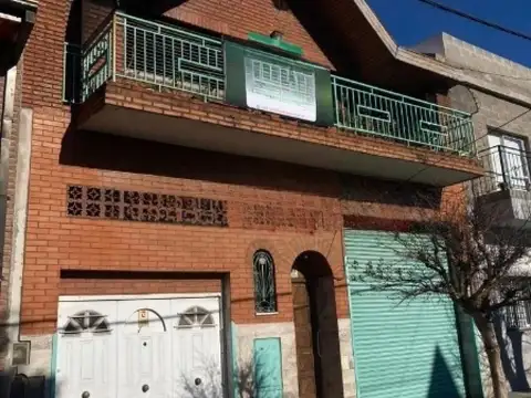 Casa en venta - 6 Dormitorios 5 Baños - Villa Lugano