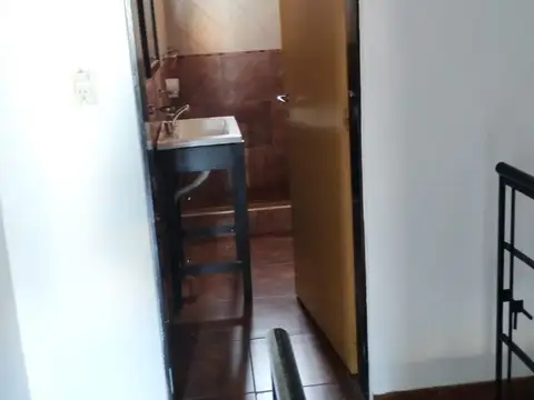 AMPLIO DEPARTAMENTO 3 AMBIENTES TIPO DUPLEX CON PATIO   EN VENTA   AV. MOSCONI AL 2400 - R. MEJIA