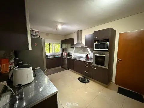 Casa en Venta con 4 cocheras