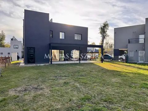 CASA EN VENTA ALVAREZ DEL BOSQUE