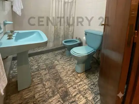 Casa 13 ambientes con 4 baños