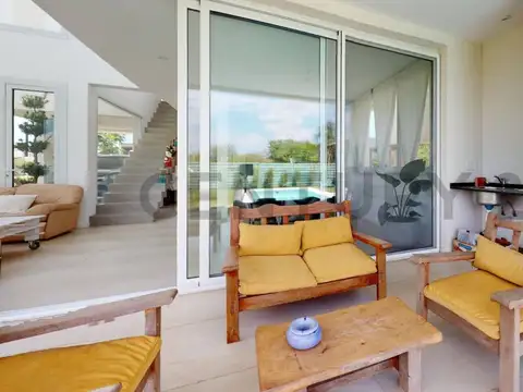 Casa 5 ambientes con 2 baños
