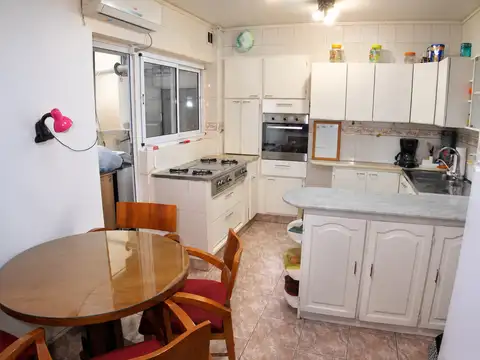 AMOBLADO. Cocina con Comedor Diario. Balcón. Lavadero.