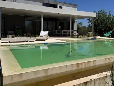 Casa en venta en Berisso, Montevideo esq. 54 , Barrio La Cantera