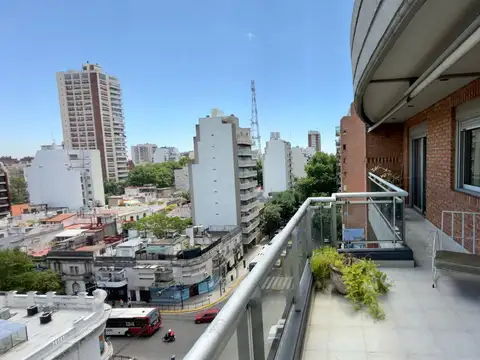 Venta Semipiso 4 Ambientes con Suite en Flores Norte con Cochera Fija y Parrilla (Apto Crédito)