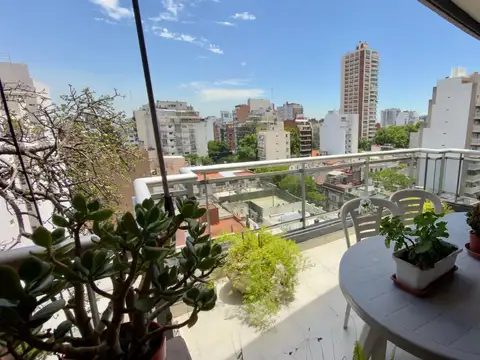 Semipiso 4 ambientes convertido en 3, con suite, balcón aterrazado y cochera fija cub | Flores Norte