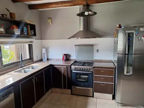 CASA APTA CREDITO, 4 DORMITORIOS - Lujan de Cuyo