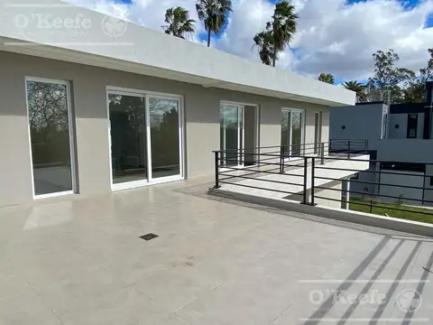 Casa 5 ambientes con 3 baños