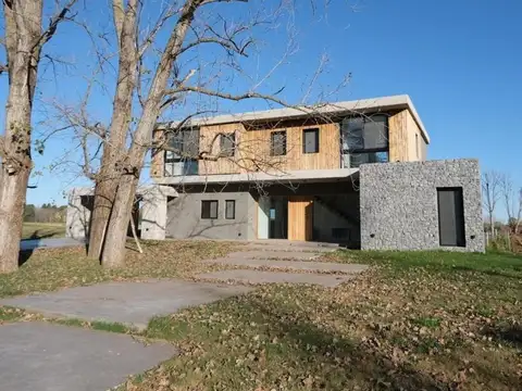 Venta excelente casa en B°Cdo Milord, Pilará