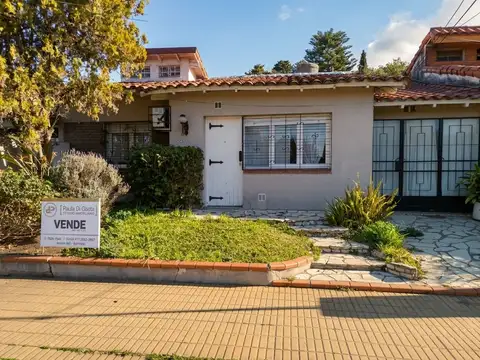 Casa en Venta de 3 dormitorios c/ cochera en Banfield