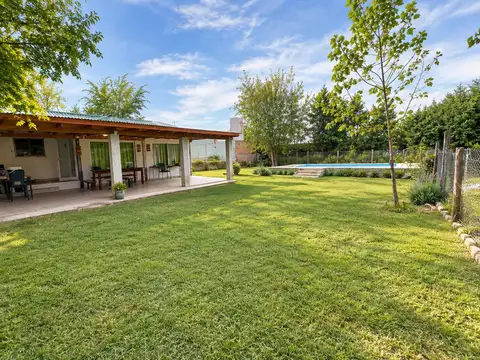Casa en VENTA en Mina Clavero, 2 dormitorios, Pileta y gran parque