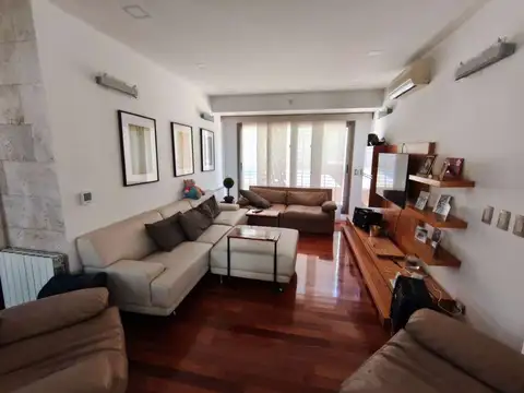 Venta Casa 7 AMB Bernal O Quincho Pileta Jacuzzi