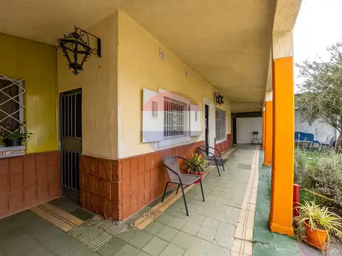 Nuda Propiedad: Casa 3 dorm, Apto, Local y Garaje