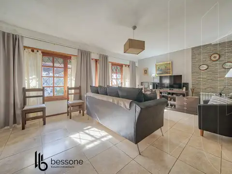 Casa mas 2 deptos en Constitución