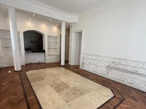 Casa en Alquiler con 6 cocheras