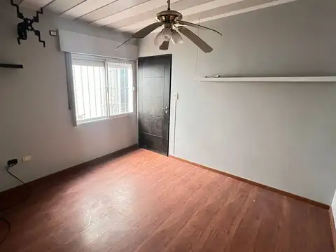Depto Tipo Casa 3 ambientes con 2 baños