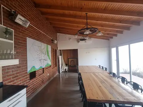 Casa 7 ambientes con 4 baños