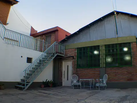 Casa en Venta con 5 cocheras