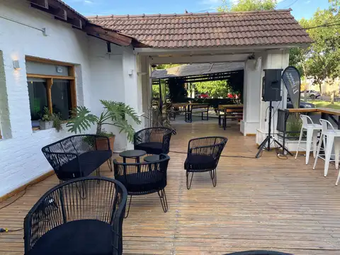 Fondo de comercio en Neuquen RESTORAN - BAR - PARRILLA con Pileta y bar Cervecero