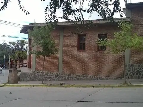 LOCAL EN VENTA EN MINA CLAVERO (ESQUINA)