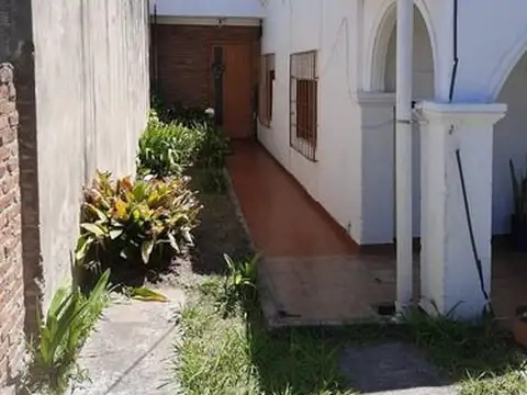 Casa En Venta 3 Ambientes MorÃ³n (base AÃ©rea)