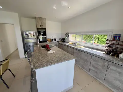Casa en Venta en El Canton, USD 245.000