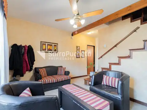 Venta triplex 5 ambientes con patio y cochera en Castelar.