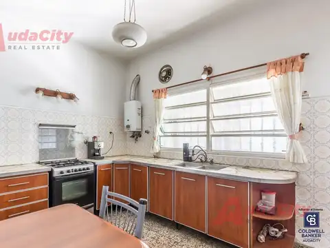 Casa en Venta con 4 cocheras