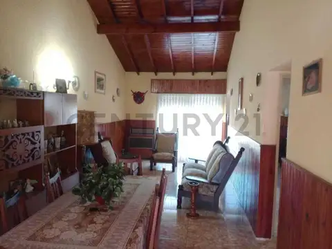 Casa 6 ambientes con 1 baño