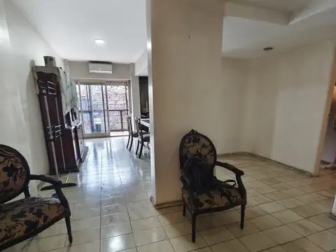 EXCELENTE 4 AMBIENTES APTO PROFESIONAL AL FRENTE CON BALCON CORRIDO