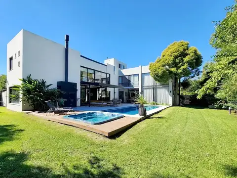 Excelente casa en Venta Barrio Boulevares, Pilar, 5 ambientes + estudio + dependecia + quincho