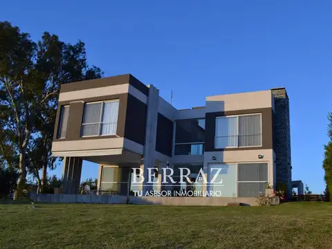 Casa en venta a la laguna en barrio San Matías Area 5 Escobar Lote 936 m2