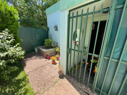 Sólida Casa 4 Ambientes en Lote Propio de 10 X 19