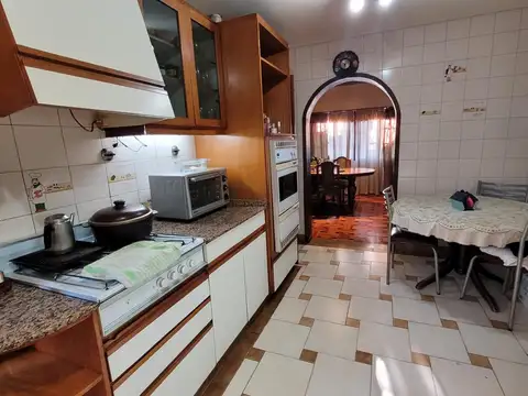 CASA 4 AMB + QUINCHO CON PLAYROOM Y GARAGE, VILLA BALLESTER