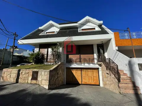 EXCELENTE CASA TIPO CHALET EN MORÓN NORTE