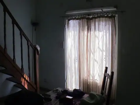 VENTA CASA 5 AMBIENTES LOTE PROPIO C/COCHERA MORON