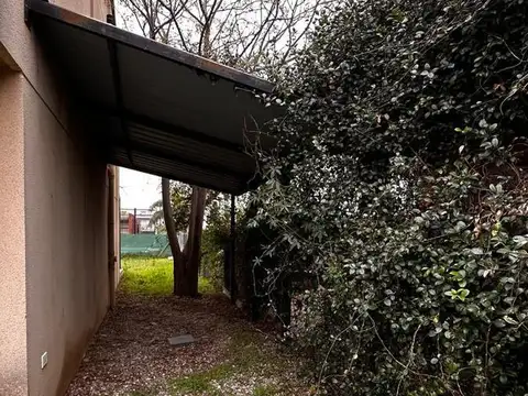 Casa en Alquiler con 1 cochera