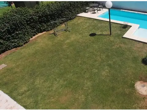 Casa de 3 dormi y piscina con escritura Arguello